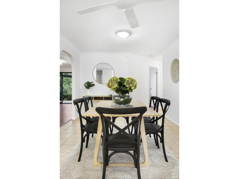 43 Woodtop Court, Ferny Hills QLD 4055