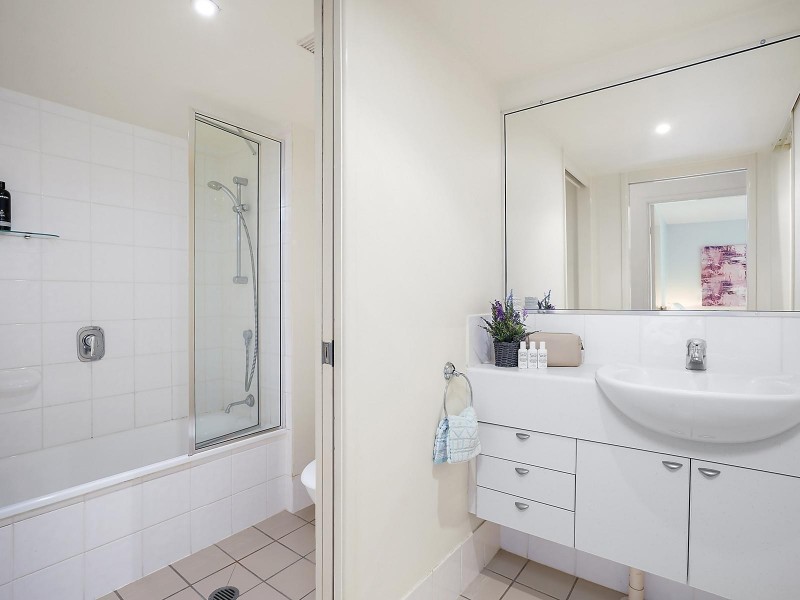 36/7 Landsborough Terrace, Toowong QLD 4066