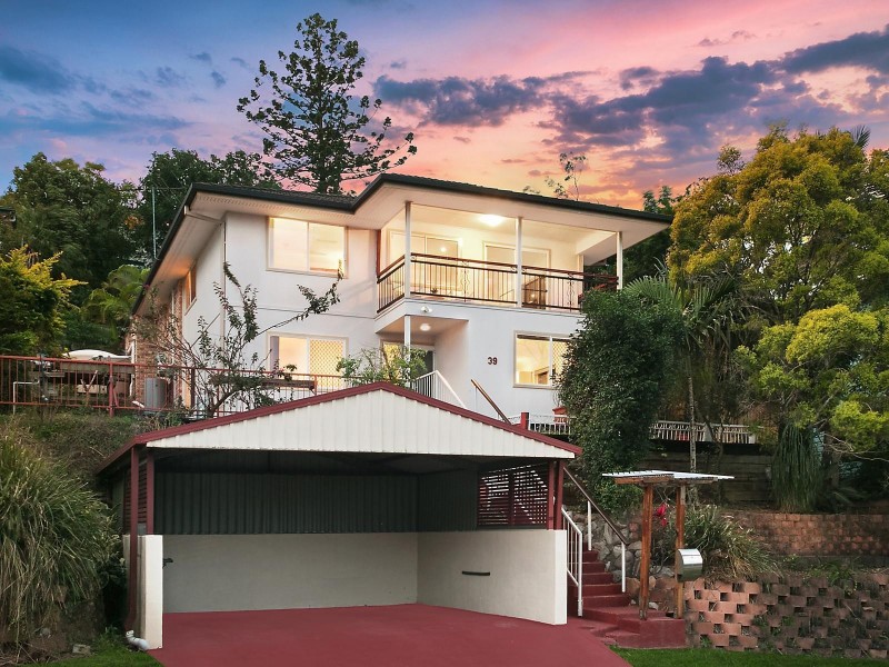 39 Roseglen Street, Greenslopes QLD 4120