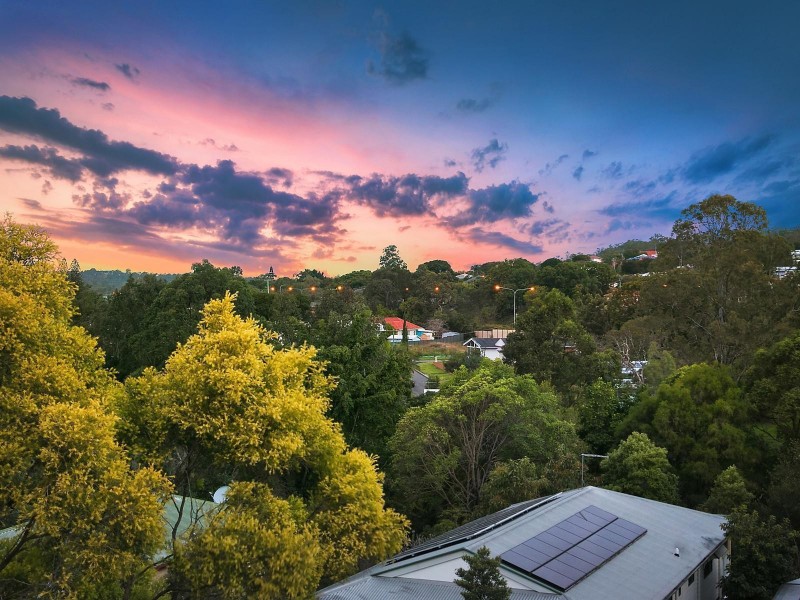 39 Roseglen Street, Greenslopes QLD 4120