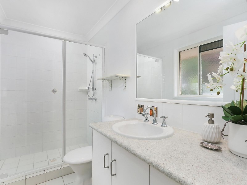 39 Roseglen Street, Greenslopes QLD 4120