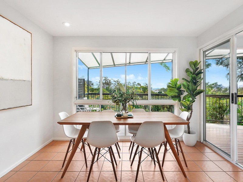 40 Seventh Avenue, St Lucia QLD 4067