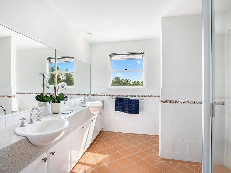 40 Seventh Avenue, St Lucia QLD 4067