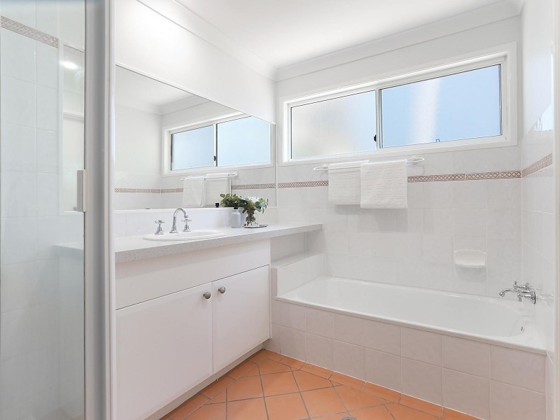 40 Seventh Avenue, St Lucia QLD 4067