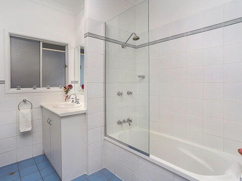 156 Taringa Parade, Indooroopilly QLD 4068