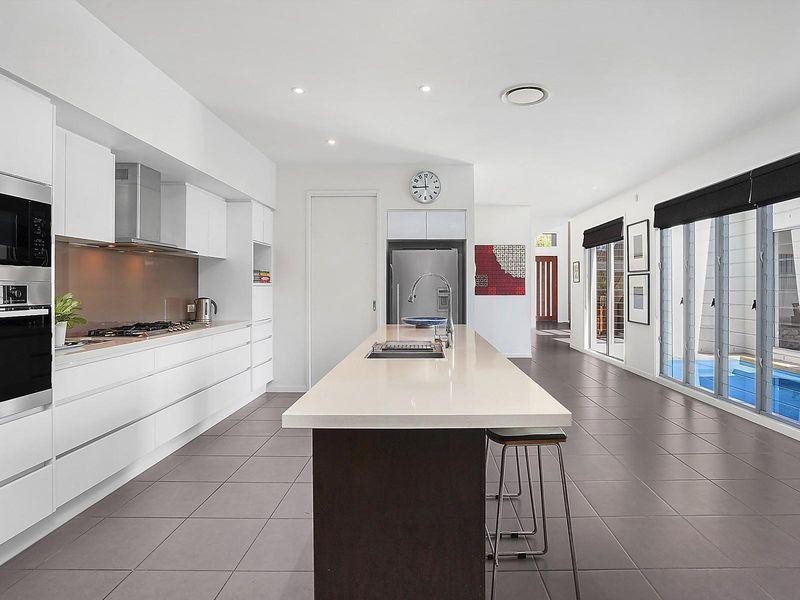 4 Sonanne Place, Fig Tree Pocket QLD 4069