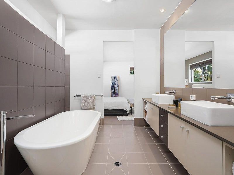 4 Sonanne Place, Fig Tree Pocket QLD 4069