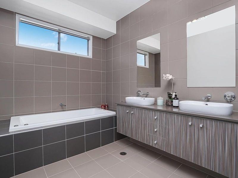 4 Sonanne Place, Fig Tree Pocket QLD 4069