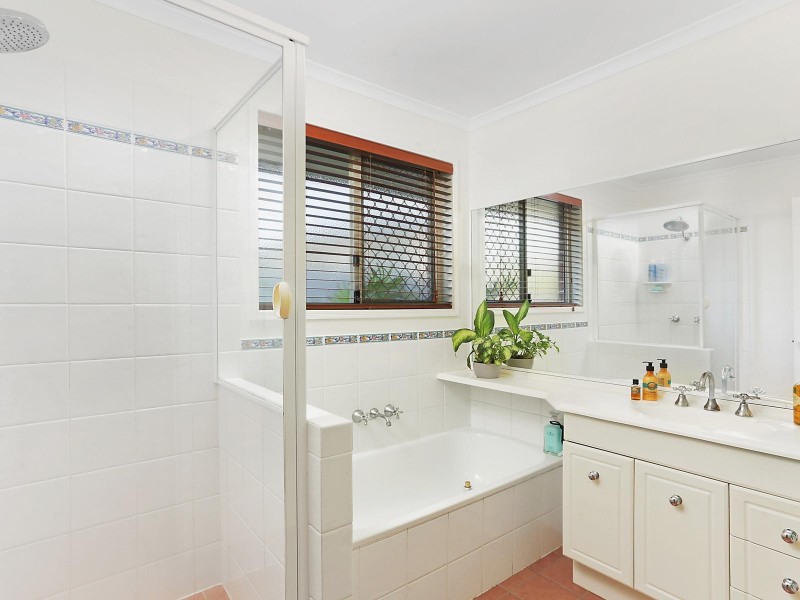 3 Mavis Court, Arana Hills QLD 4054