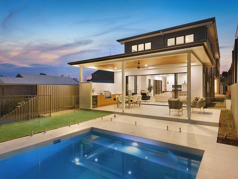 8 Napier Street, St Lucia QLD 4067