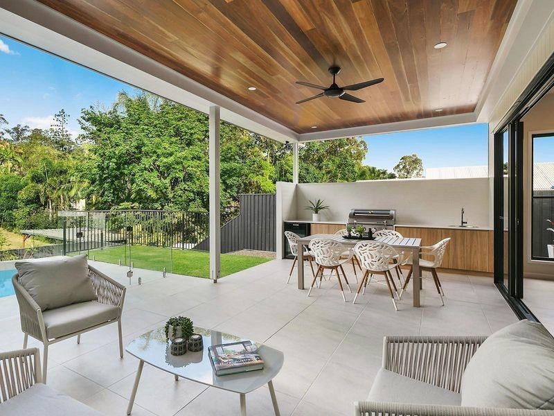 8 Napier Street, St Lucia QLD 4067