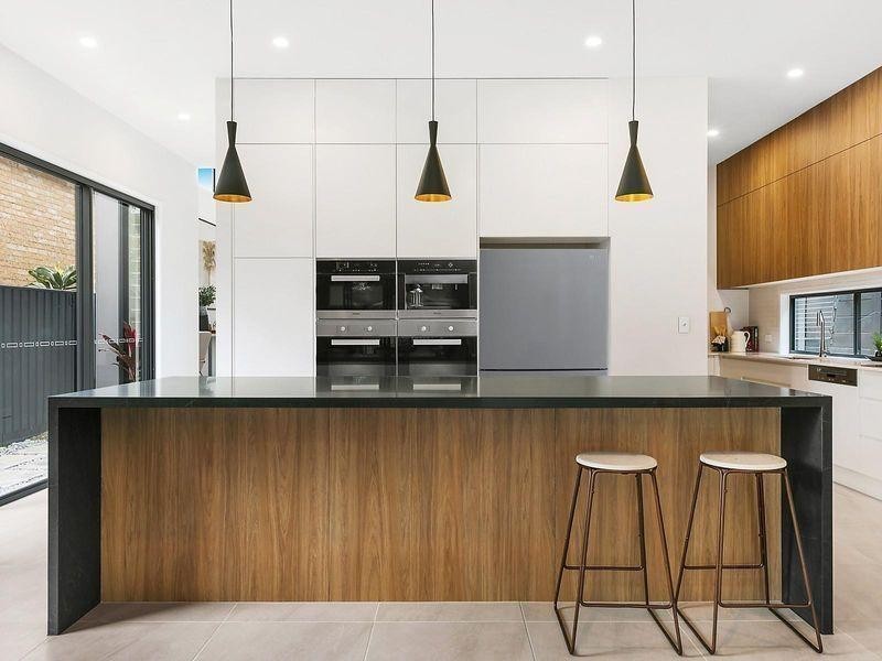 8 Napier Street, St Lucia QLD 4067