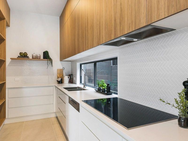 8 Napier Street, St Lucia QLD 4067