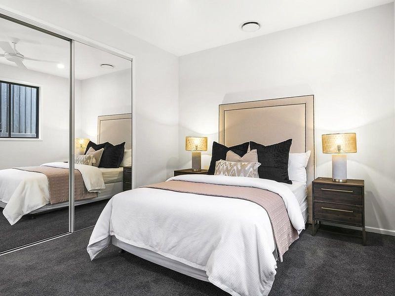 8 Napier Street, St Lucia QLD 4067