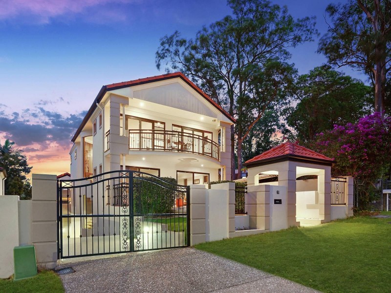 61 Seventh Avenue, St Lucia QLD 4067