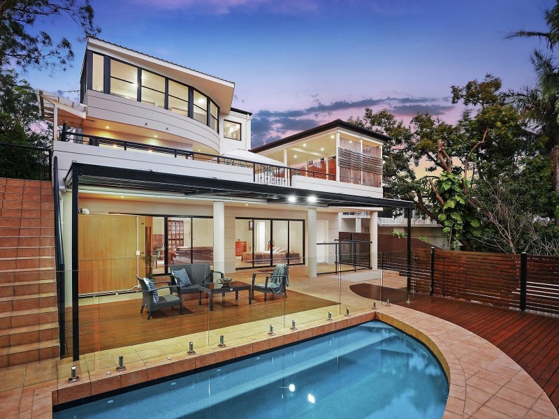 61 Seventh Avenue, St Lucia QLD 4067