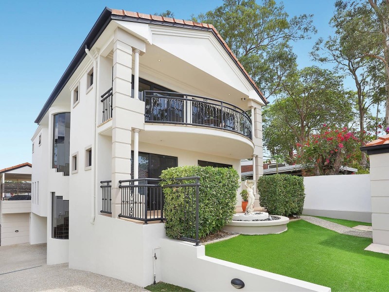 61 Seventh Avenue, St Lucia QLD 4067