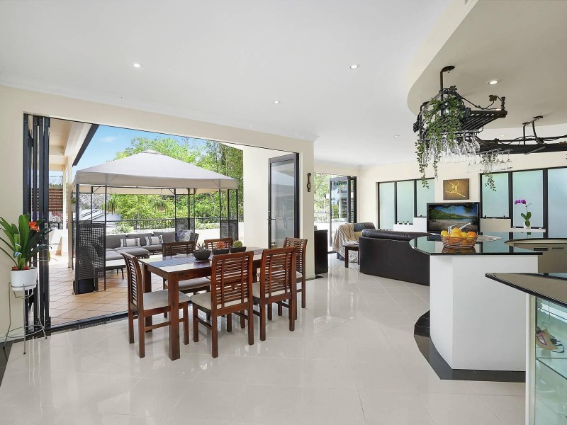 61 Seventh Avenue, St Lucia QLD 4067