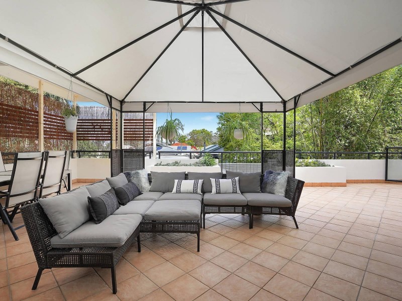 61 Seventh Avenue, St Lucia QLD 4067