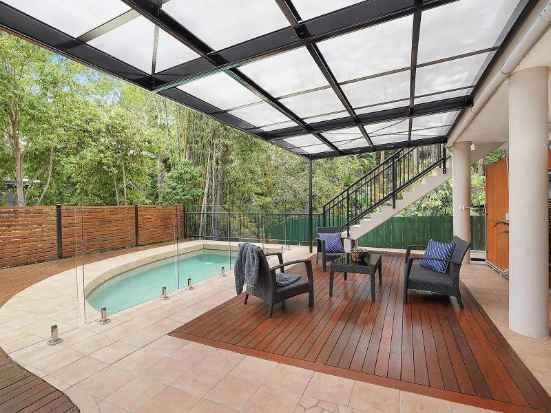 61 Seventh Avenue, St Lucia QLD 4067