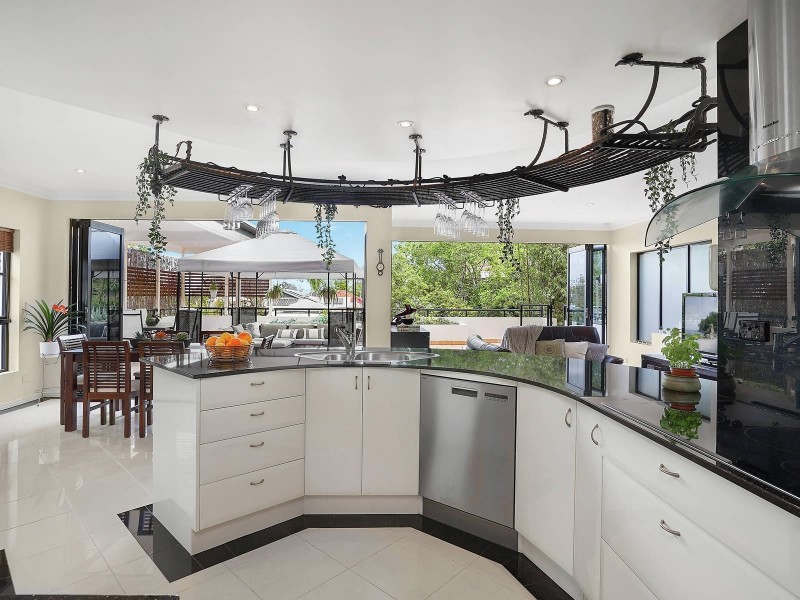 61 Seventh Avenue, St Lucia QLD 4067