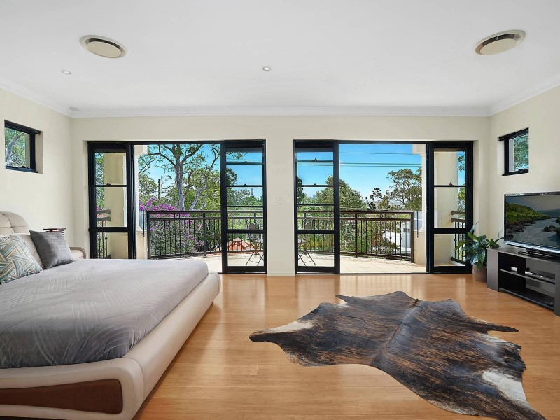 61 Seventh Avenue, St Lucia QLD 4067