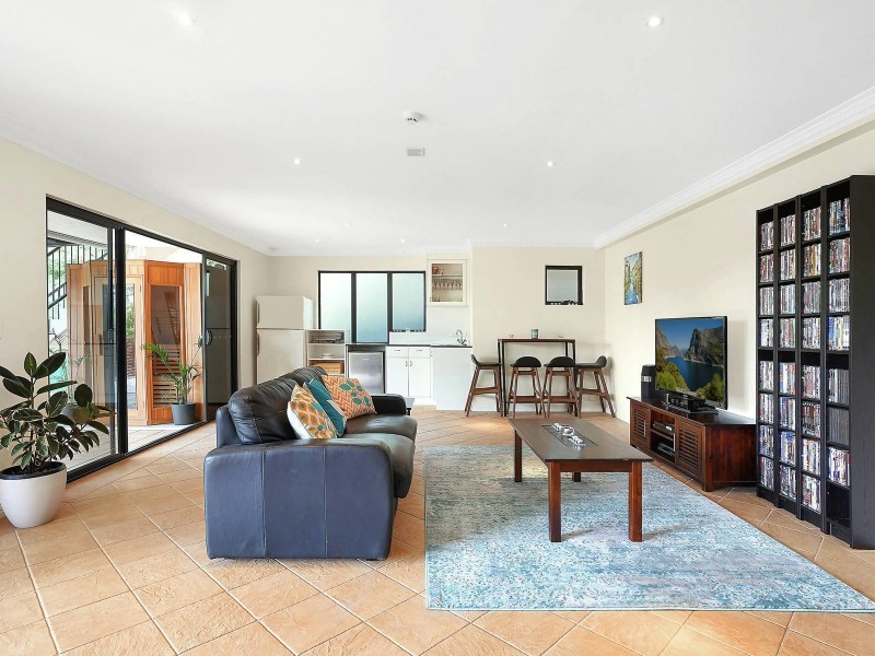 61 Seventh Avenue, St Lucia QLD 4067