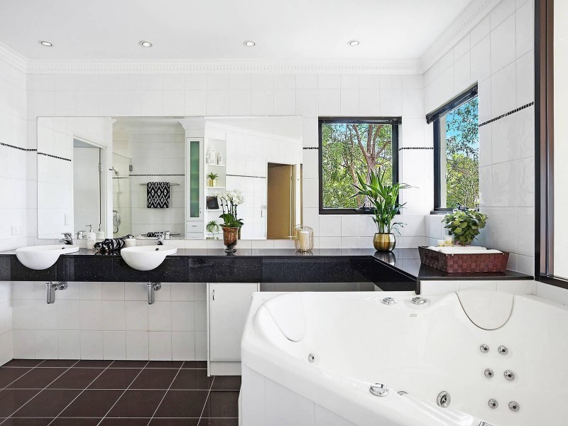 61 Seventh Avenue, St Lucia QLD 4067