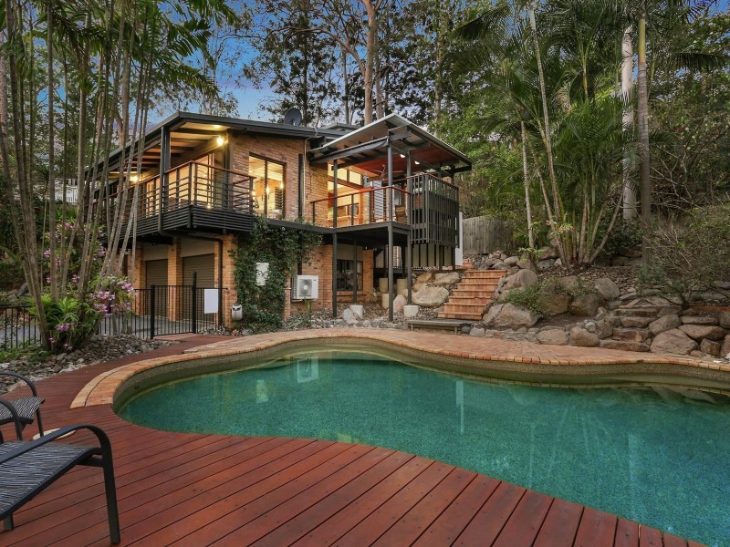 5 Apera Court, Kenmore QLD 4069