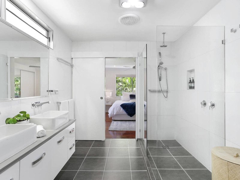 13 Tamarix Street, Chapel Hill QLD 4069