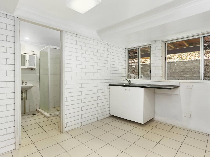 13 Tamarix Street, Chapel Hill QLD 4069