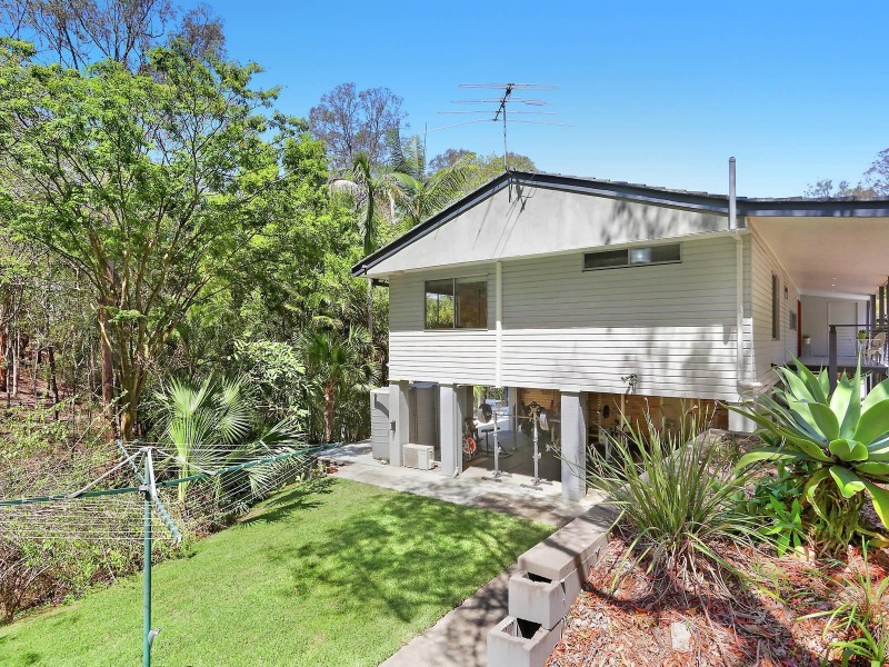 13 Tamarix Street, Chapel Hill QLD 4069