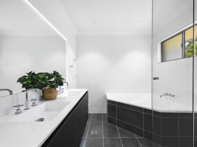 2 Teenan Street, Ferny Hills QLD 4055