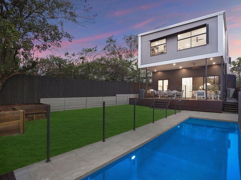 82 Prospect Terrace, St Lucia QLD 4067