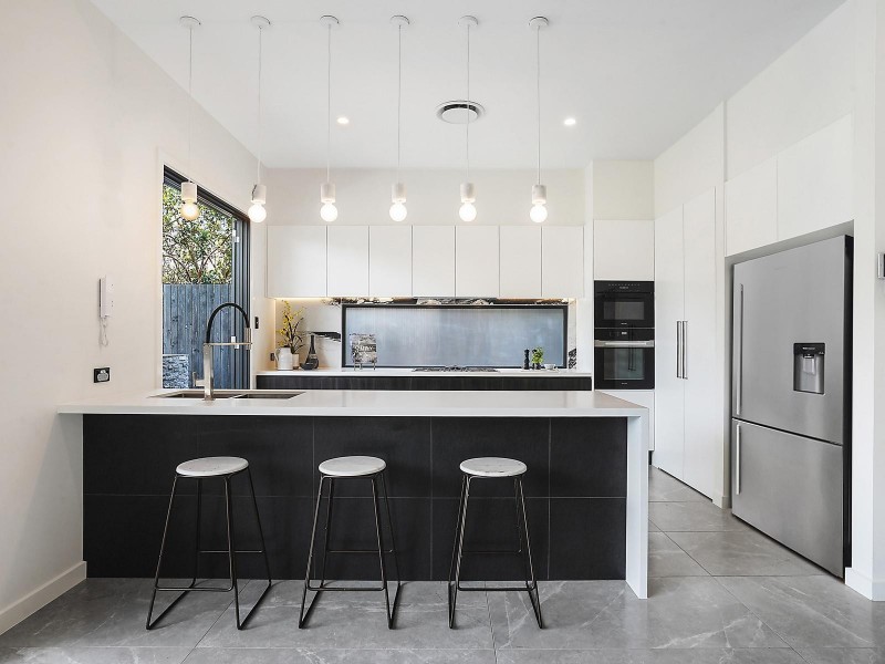 82 Prospect Terrace, St Lucia QLD 4067