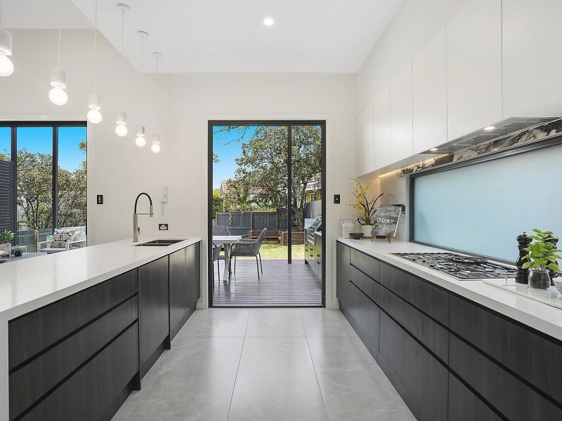 82 Prospect Terrace, St Lucia QLD 4067