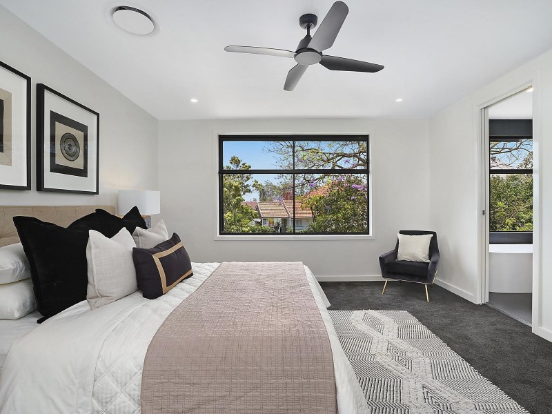 82 Prospect Terrace, St Lucia QLD 4067