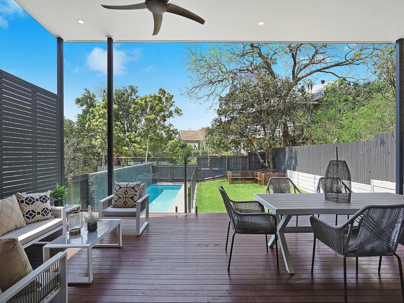 82 Prospect Terrace, St Lucia QLD 4067