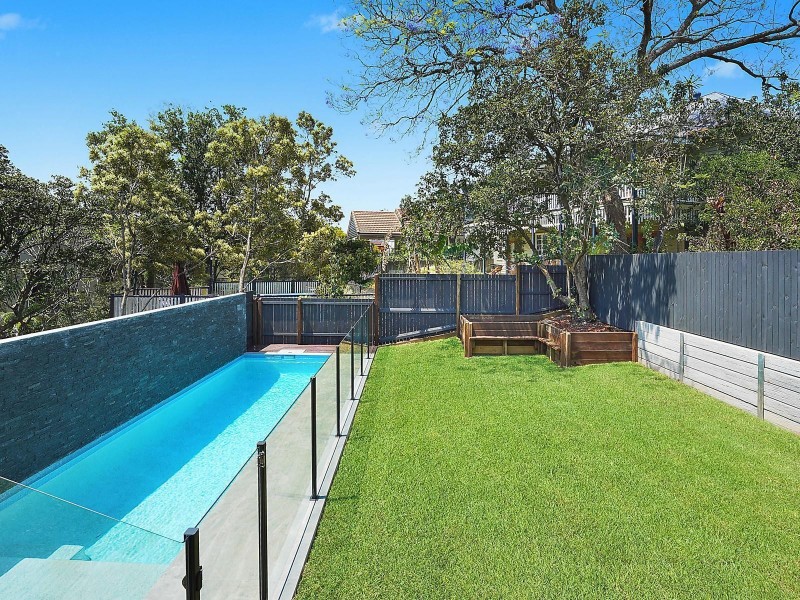 82 Prospect Terrace, St Lucia QLD 4067