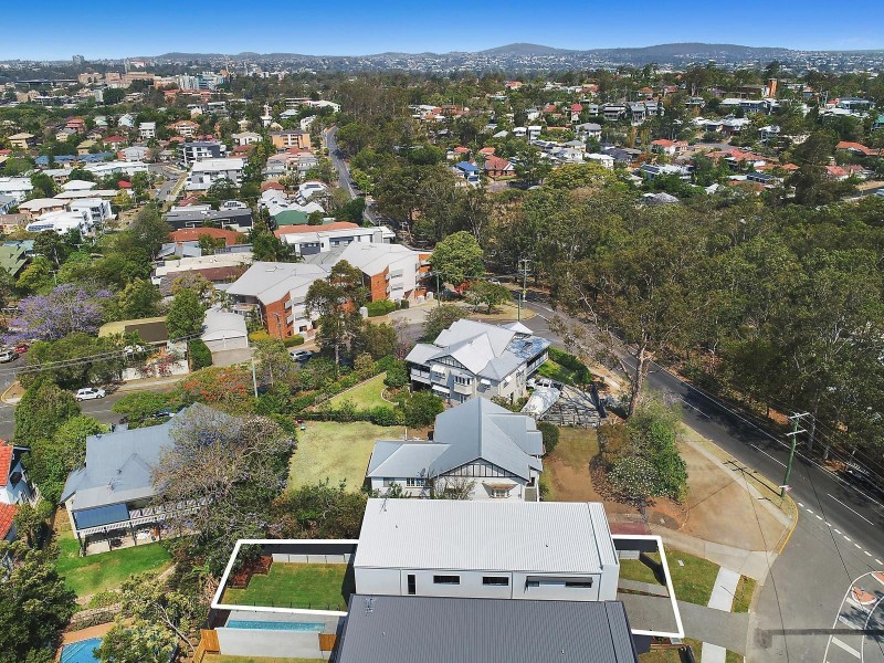 82 Prospect Terrace, St Lucia QLD 4067