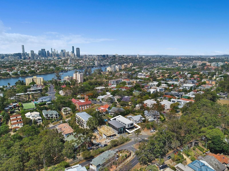 82 Prospect Terrace, St Lucia QLD 4067