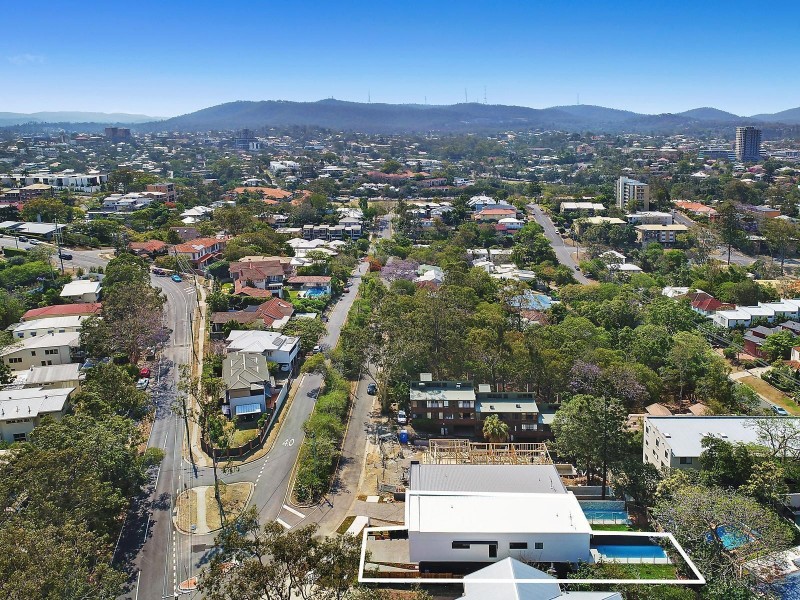 82 Prospect Terrace, St Lucia QLD 4067