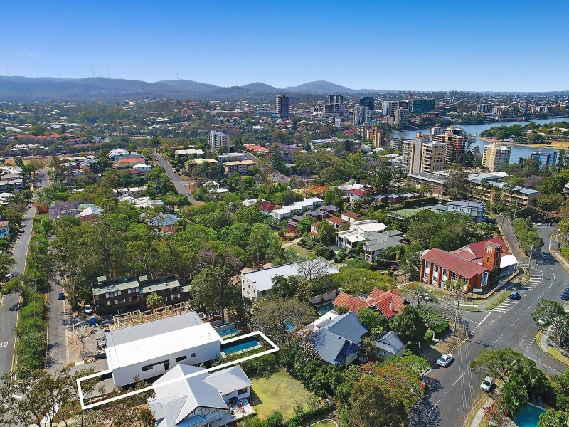 82 Prospect Terrace, St Lucia QLD 4067