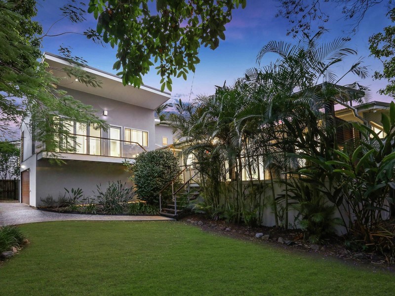 25 Dawn Street, Bardon QLD 4065