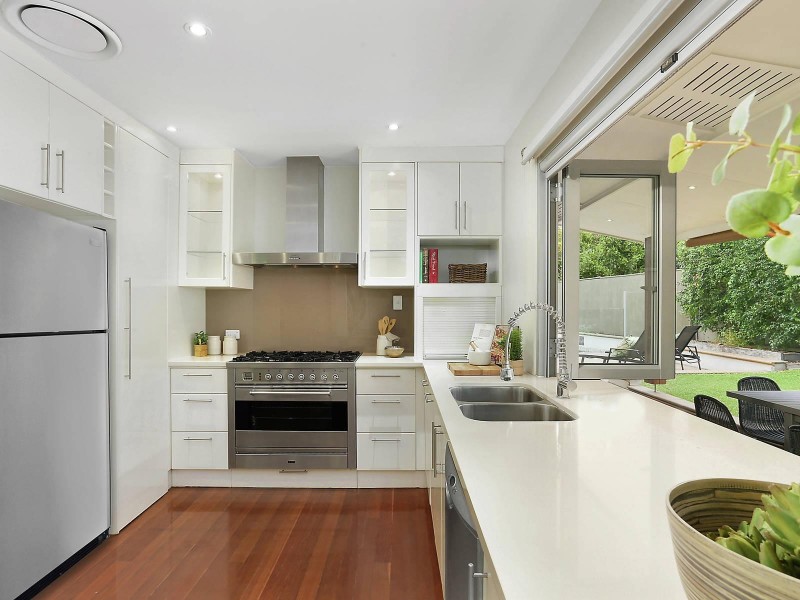 25 Dawn Street, Bardon QLD 4065