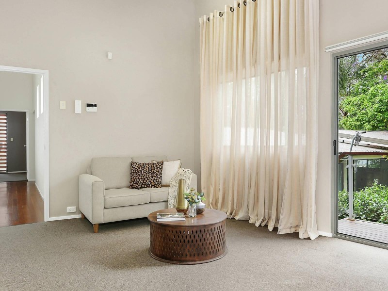 25 Dawn Street, Bardon QLD 4065