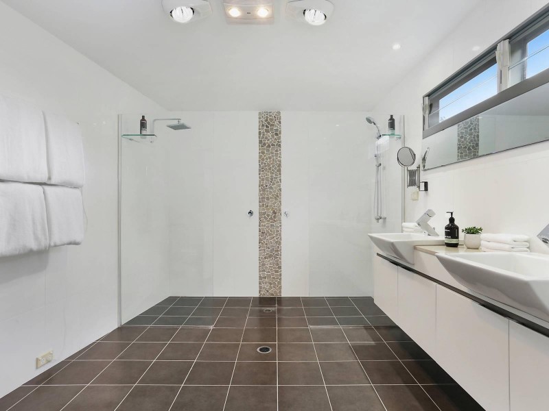 25 Dawn Street, Bardon QLD 4065