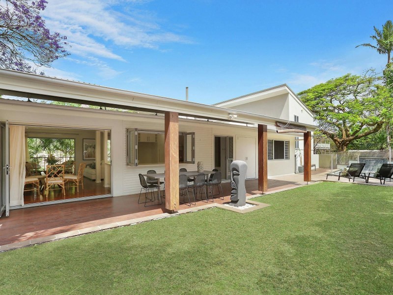 25 Dawn Street, Bardon QLD 4065