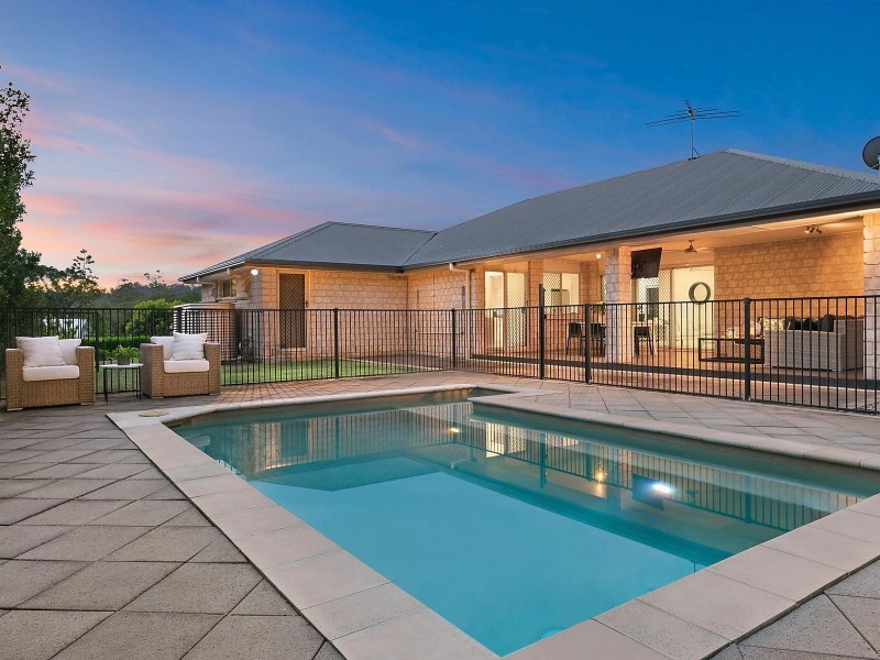 8 Seeana Court, Upper Kedron QLD 4055