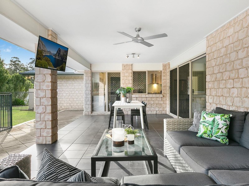 8 Seeana Court, Upper Kedron QLD 4055